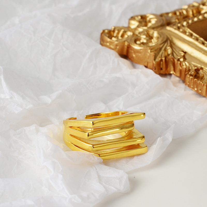 Distinguished Golden Bar ring