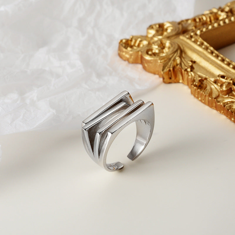 Distinguished Golden Bar ring