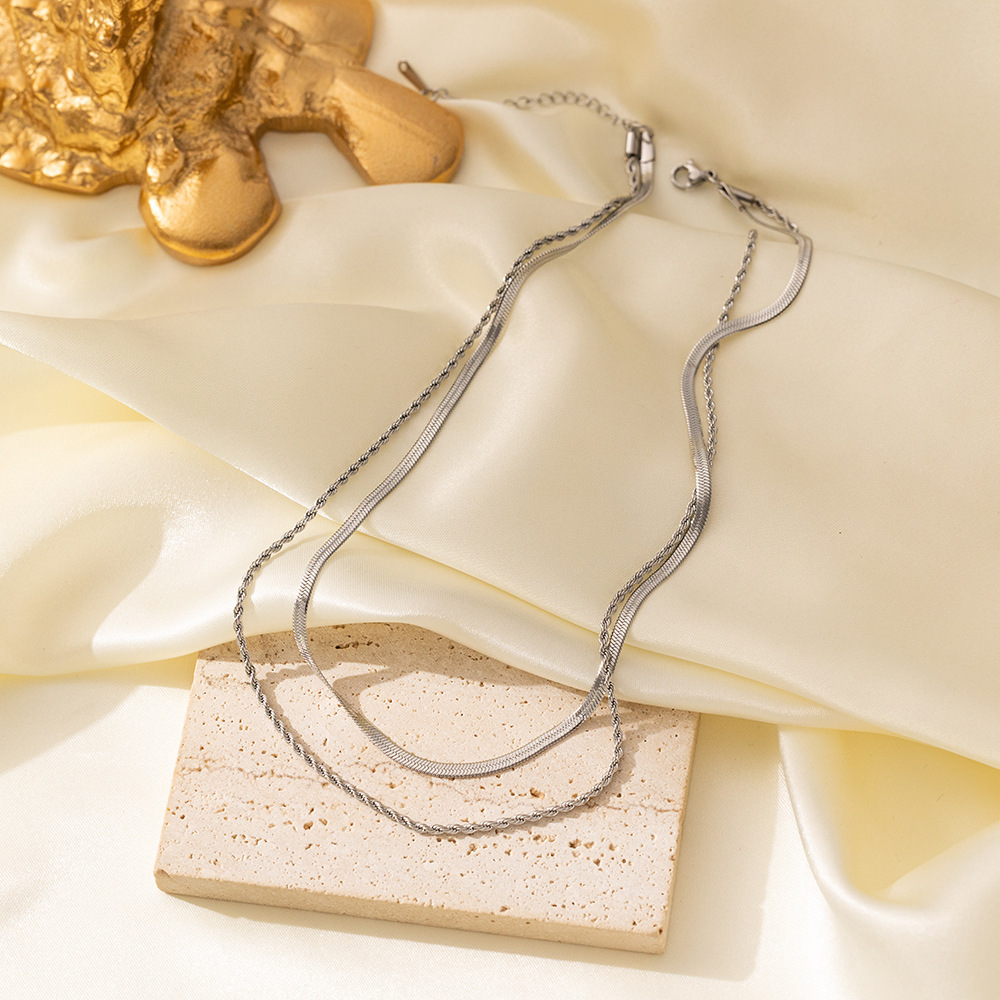 Minimal Chain Necklace